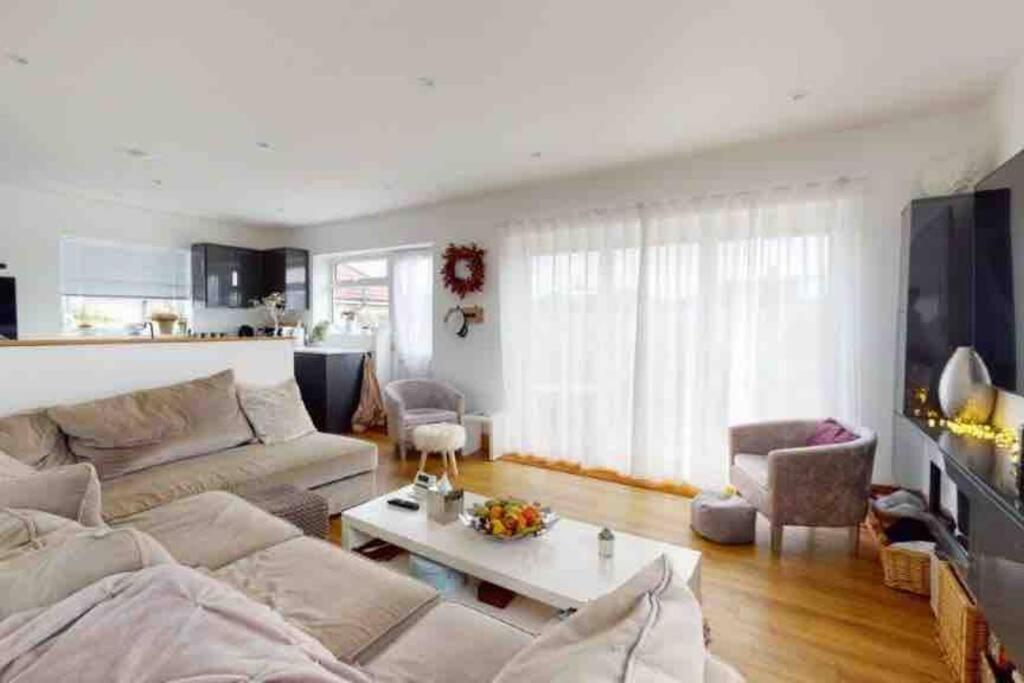 Love Lancing By The Sea With Optional Large Hot Tub Sleeps Up To 8 & Free Parking Βίλα Εξωτερικό φωτογραφία