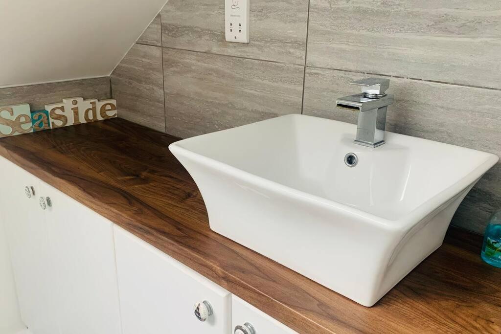Love Lancing By The Sea With Optional Large Hot Tub Sleeps Up To 8 & Free Parking Βίλα Εξωτερικό φωτογραφία