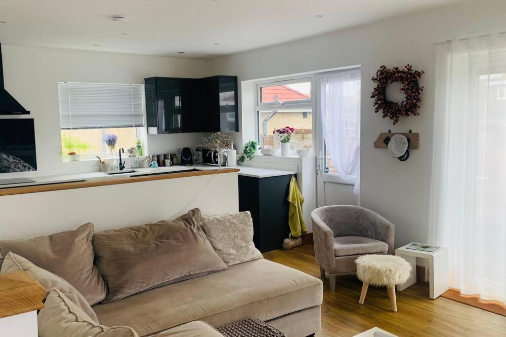 Love Lancing By The Sea With Optional Large Hot Tub Sleeps Up To 8 & Free Parking Βίλα Εξωτερικό φωτογραφία